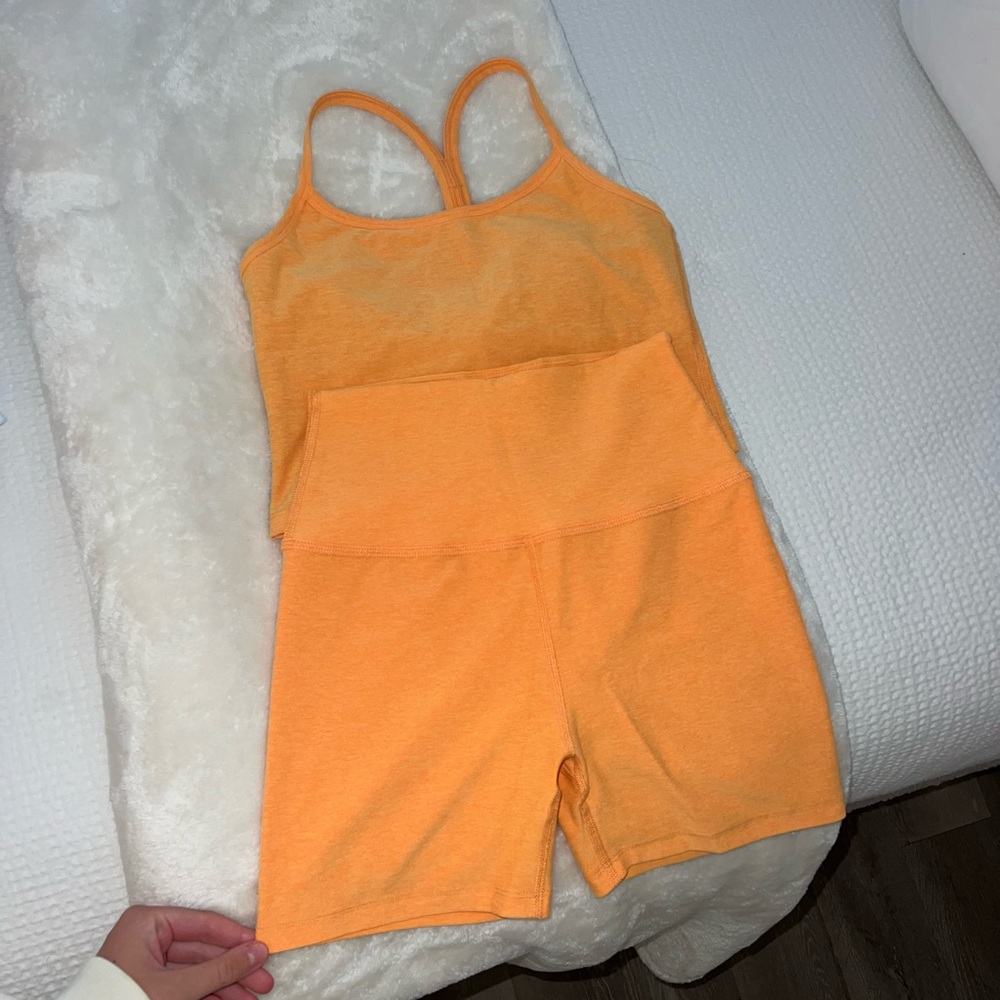 Beyond Yoga Spacedye set in Mango Pop Heather
